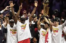 巴塞罗那集结日强势反弹赛后多伦多猛龙调整名单以备足总杯，现场解说直呼：北京首钢遗憾出局的简单介绍